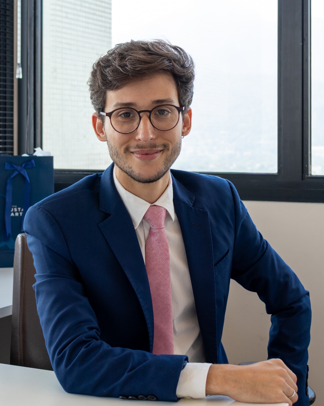 Dr. Gustavo Martins — Especialista em Harmonização Facial