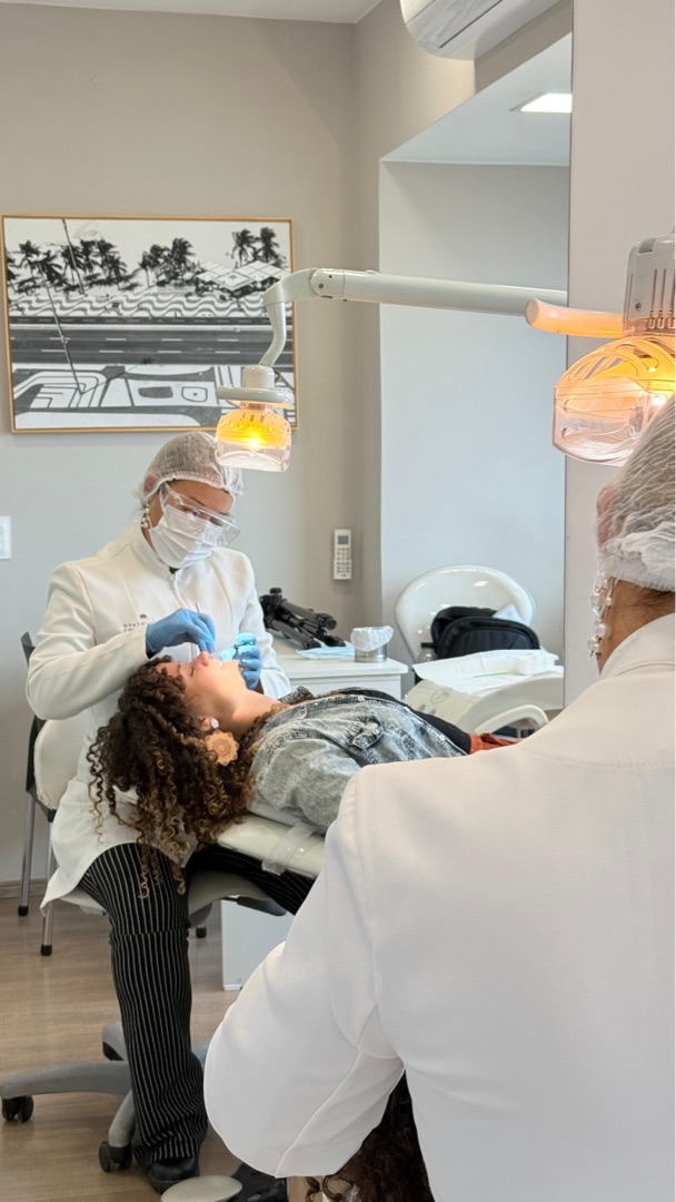 Equipe odontológica em atendimento